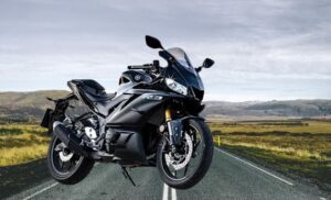 Yamaha R3 की कम कीमत में भारी कटौती – क्या यह बाइक आपके लिए है? 1 Yamaha R3